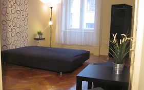 Synagouge Astoria Central Residence